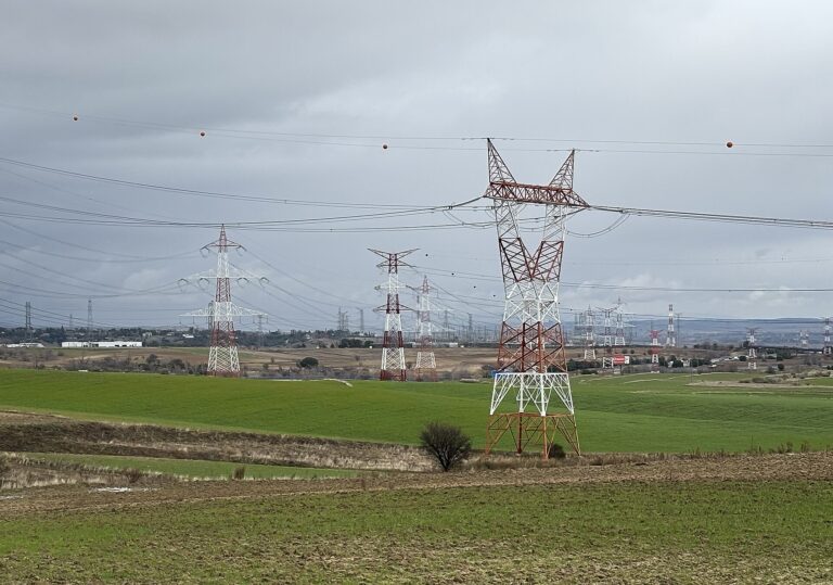 Torres de alta tensión en San Sebastián de los Reyes (Madrid)